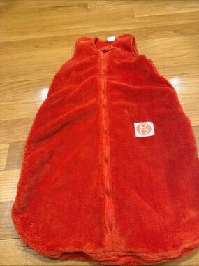Gunamuna Gunapod orange wearable blanket size small.(0-9  months)